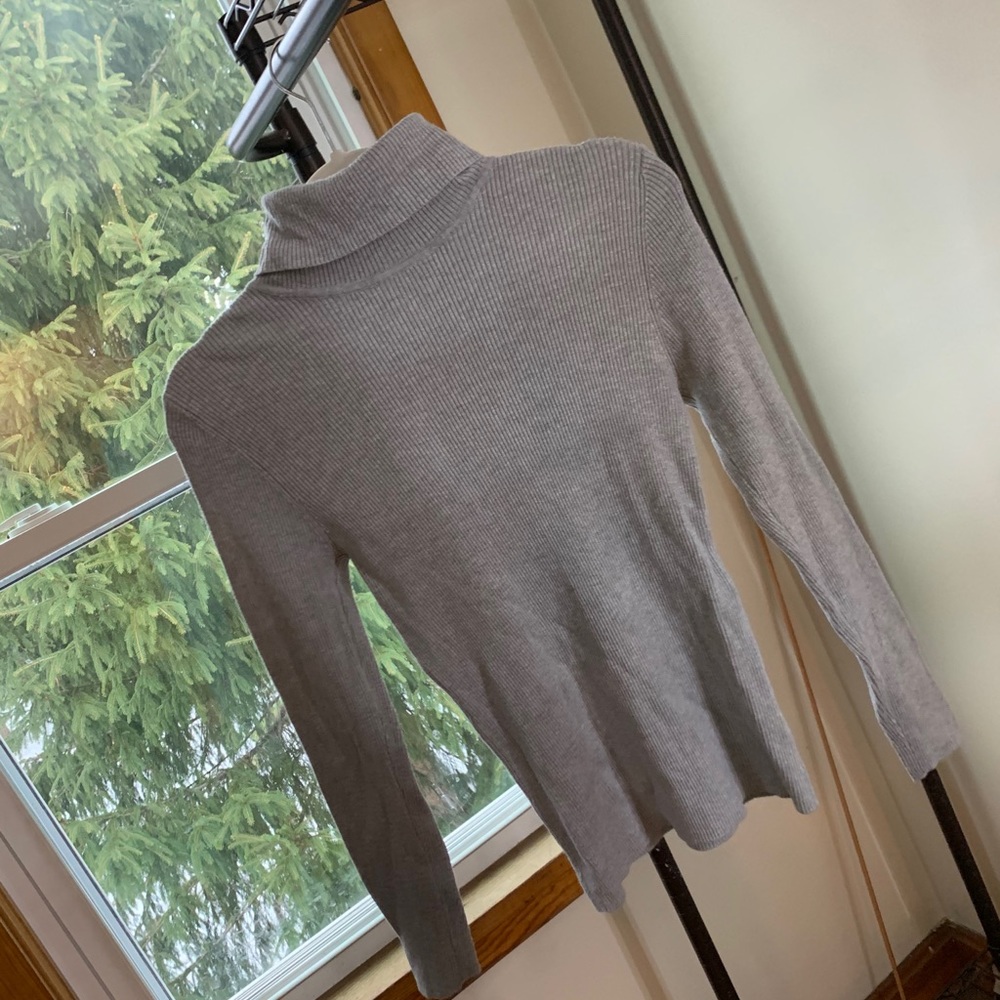 Grey sweater turtle neck